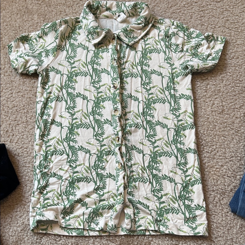 Green PeaPod Leaf Print Button-Up Shirt